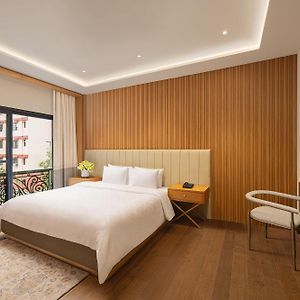 Luxe Queen Room Balcony Only Domestic Guests